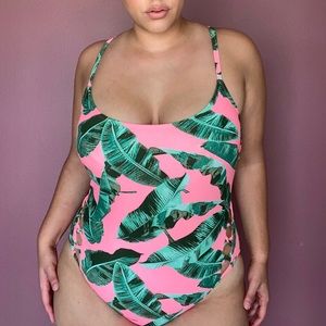 Plus size one piece swimsuit 💗